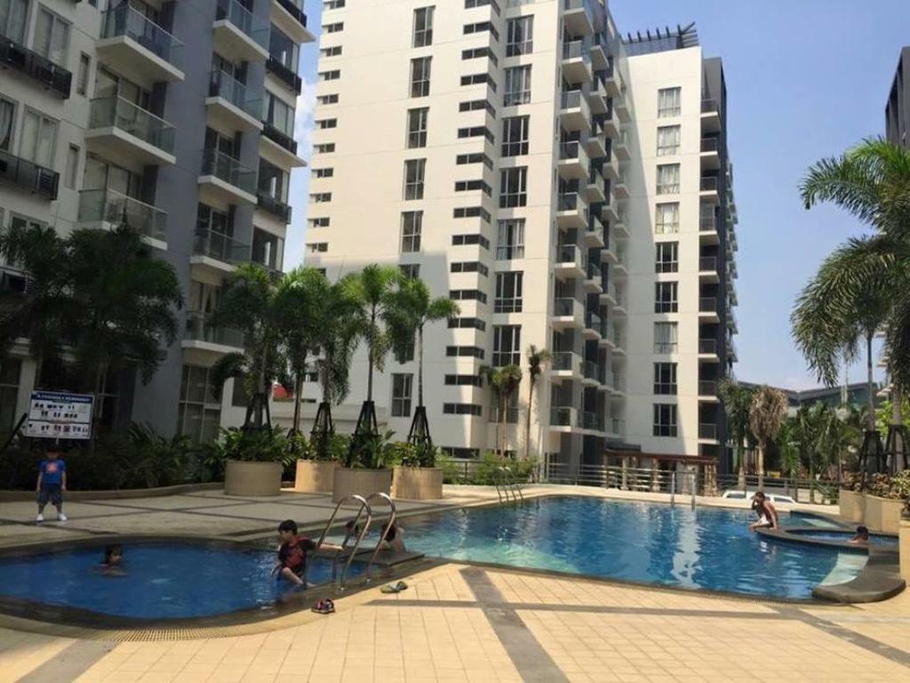 One Palm Tree Villas Маніла Екстер'єр фото
